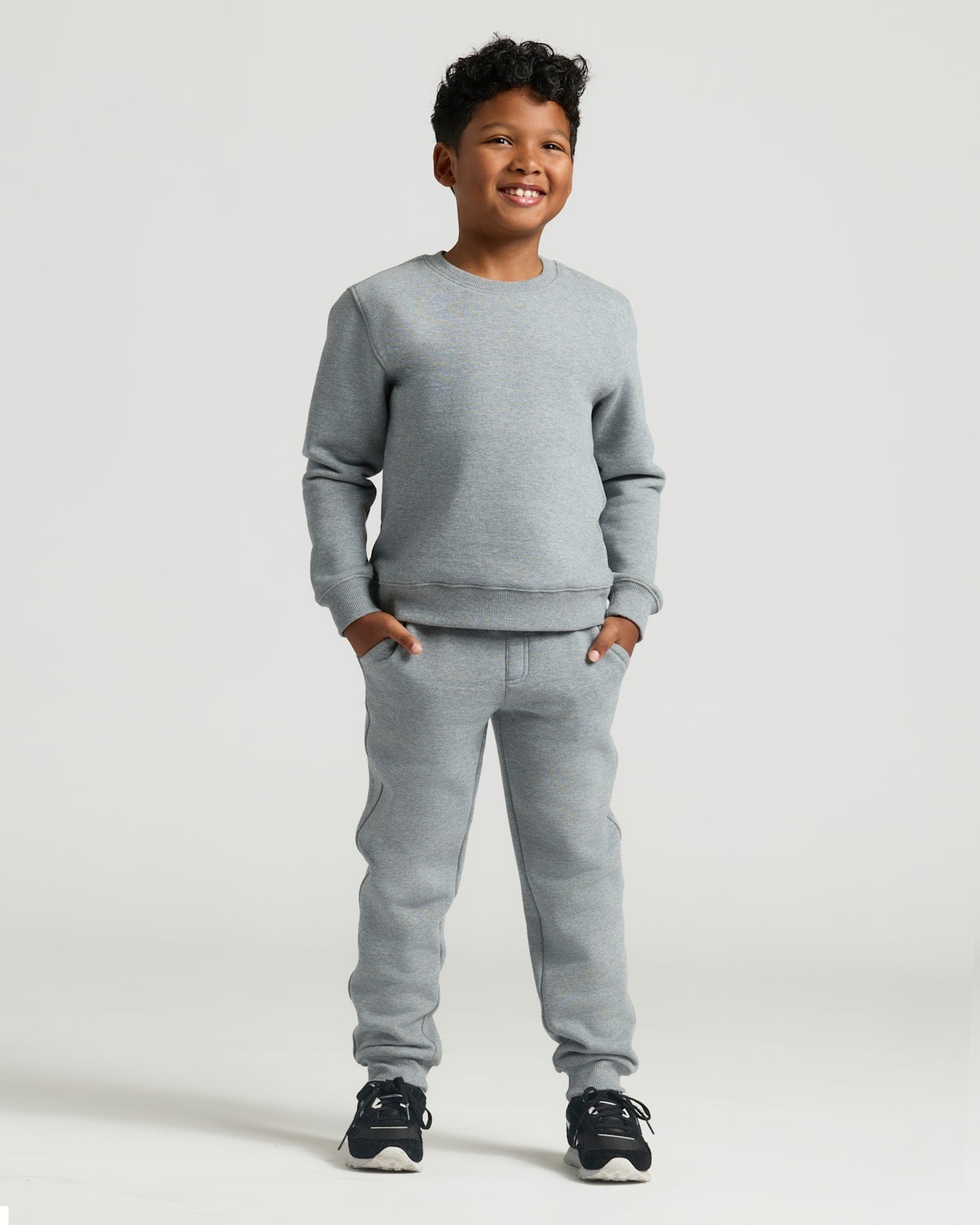 Boys' Medium Heather Gray Fleece Crew Neck